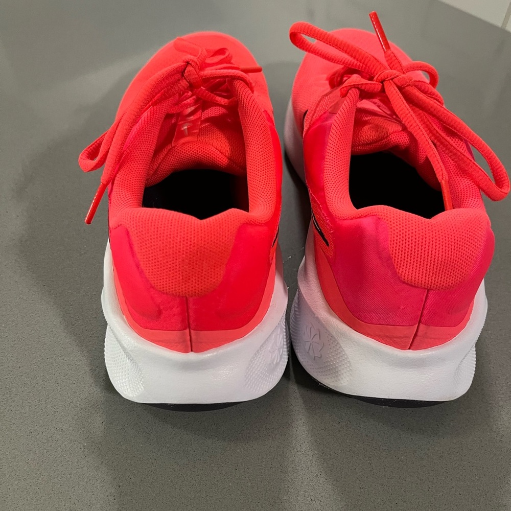 Nike Revolution 7 Hot Punch Road Running
Shoes-Size 9.5-EUC - Picture 6 of 8